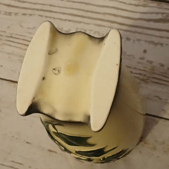 Royal Copley Vintage Footed Cream Vase with Green Ivy Design - Picture 5 of 8